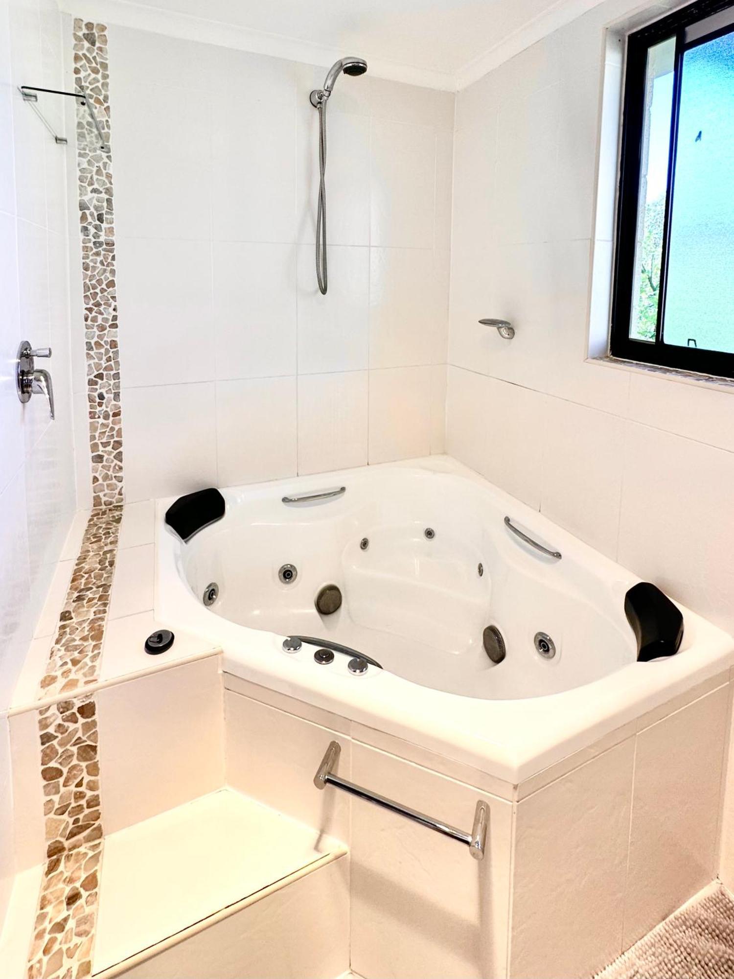Full Circle Apartments จินดาไบน์ ภายนอก รูปภาพ